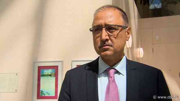 Edmonton mayor demands 2 probes into police actions in lead-up to Chinatown killings - CBC.ca