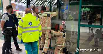Brandweer moet geblokkeerde deur openen in station van Oudenaarde - Het Laatste Nieuws