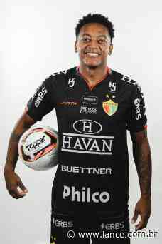 Juliano destaca concorrência no Brusque e diz: 'Tenho muito a evoluir' - LANCE!