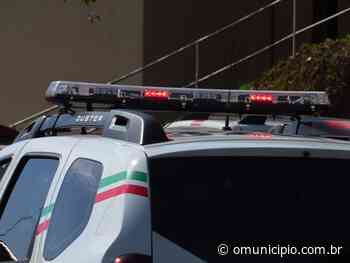 Motorista embriagado colide em veículo estacionado no bairro Águas Claras, em Brusque - O Município