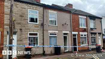 Two arrests after Sutton-in-Ashfield house fire evacuates nearby homes - BBC