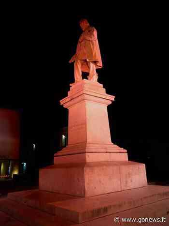 Donazione del sangue, Fucecchio illumina di rosso la statua di Giuseppe Montanelli - gonews
