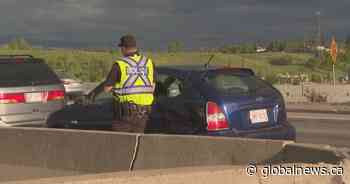 2 people seriously injured after crash at Deerfoot Trail and Memorial Drive: Calgary Police Service - Global News