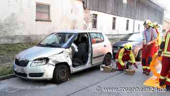 St2089 bei Bad Feilnbach: Autos stoßen zusammen