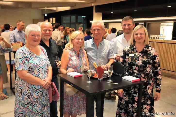 AZ Alma zet jubilarissen in de bloemetjes