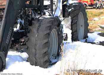 Langenau: Traktor geht bei Feldarbeiten in Flammen auf - BSAktuell