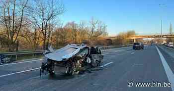 Spookrijder rijdt in op wagen van koppel vakantiegangers op E313 in Beringen: inzittende overleeft klap niet - Het Laatste Nieuws