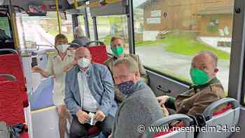 Zwischen Chiemgau, Inntal und Tirol: Grenzübergreifender Ausflugsbus auf Eröffnungsfahrt