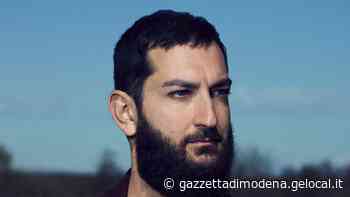 Carpi, Vasco Brondi svela Luigi Ghirri e la magia dei luoghi “banali - La Gazzetta di Modena