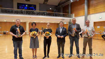 Traunreut: Langjährige Stadtratsmitglieder geehrt - Seit 2002 durchgängig im Stadtrat vertreten - chiemgau24.de