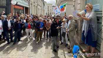 Arras : devant la Maison Robespierre, plus de cent personnes en soutien après une agression par un identitaire - La Voix du Nord