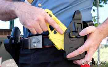 Sicurezza: taser a Urbino, Civitanova, Senigallia e Fermo - Sky Tg24