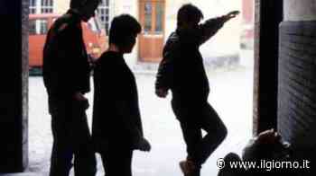 Messina, calci e pugni all'amica: 2 coetanei riprendono la scena e postano il video - IL GIORNO