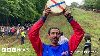 Gloucester cheese rolling returns after pandemic - BBC