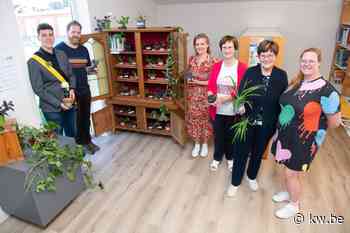 Plantjes ruilen in de bib: Stekjesstek officieel geopend in Lendelede - KW.be