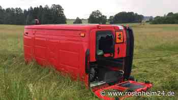 Autofahrerin kracht in Kleinbus bei Evenhausen in Amerang