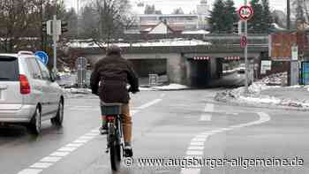 Lastwagen bleibt an Bahnunterführung hängen: Brücke beschädigt