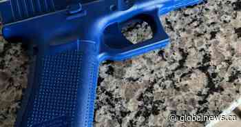 Edmonton police uniform and equipment stolen from vehicle in St. Albert - Global News