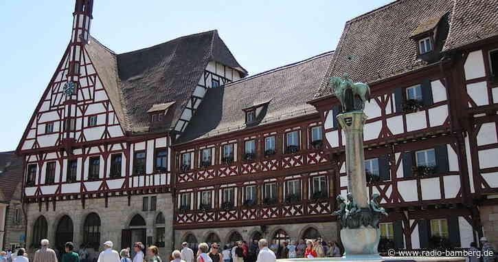 Das Forchheimer Rathaus bleibt gerade!