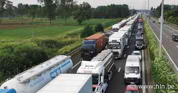 Twee ongevallen op E17 richting Gent veroorzaken halfuur vertraging - Het Laatste Nieuws