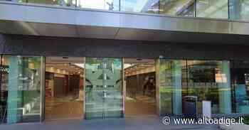 Merano, entra scalzo in negozio e ruba le scarpe - Alto Adige