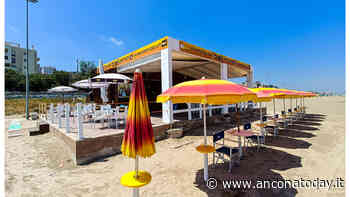 Concerto all'alba e uno chalet nuovo di zecca: ma il divieto di balneazione preme sugli imprenditori della zona - AnconaToday
