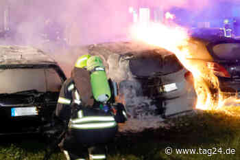 Feuerwehreinsatz in Chemnitz: Zwei Mercedes stehen in Flammen - TAG24