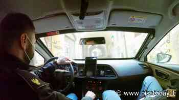 Cerca di uscire dal supermercato senza pagare: denunciato - PisaToday