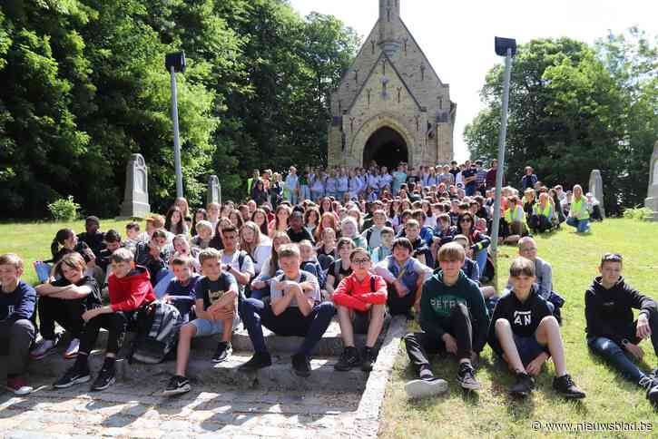 Leerlingen maken stiltewandeling naar Toepkapel