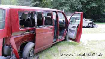 Unfall zwischen Emmerting und Neuötting: Fünf Personen leicht verletzt