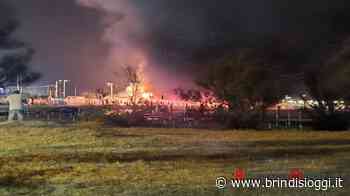 Incendio a P Beach, lido e ristorante completamente distrutti - BrindisiOggi