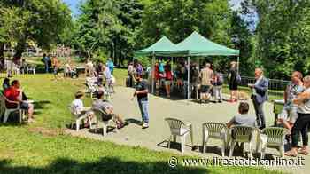 Piandelagotti accoglie i profughi, brindisi di benvenuto e assaggio dei prodotti locali - il Resto del Carlino