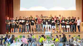 Fußballer steigen auf: FC Egenhausen feiert die Meisterschaft