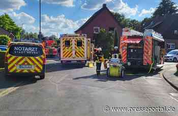FW-NE: PKW gegen Hauswand, ein Verletzter