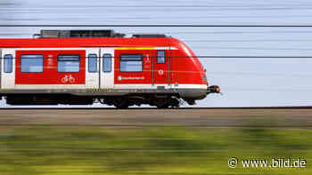 Kronach: Mann (21) beißt während Zugfahrt Mädchen (15) ins Bein - BILD