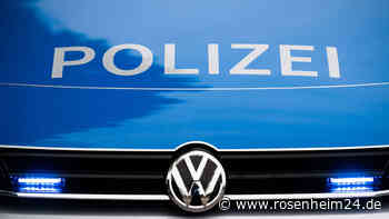 55-jähriger Autofahrer kommt von Fahrbahn ab und verursacht 12.000 Euro Schaden