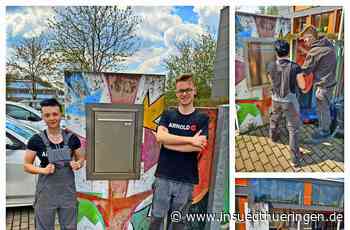 Steinbach-Hallenberg - Arnold-Azubis bauen neuen Briefkasten ein - inSüdthüringen