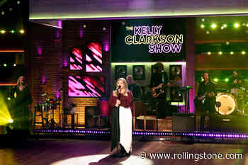 Watch Kelly Clarkson Cover Stevie Nicks and Tom Petty’s ‘Stop Draggin’ My Heart Around’