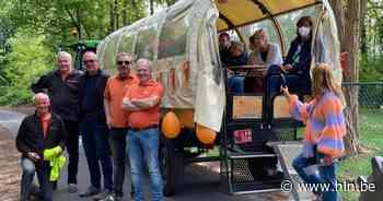 Landelijke Gilde trakteert bewoners van Huize De Steiger op huifkarrentocht - Het Laatste Nieuws