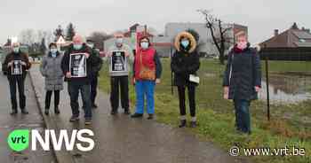 Buurtcomité uit Merchtem haalt slag thuis: geen appartementsblok maar wel groene parking op Reedijk - VRT NWS