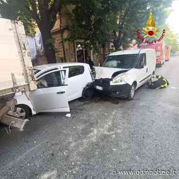 Fabriano / Scontro al semaforo, 3 feriti al pronto soccorso - QDM Notizie