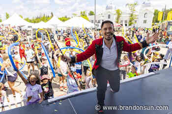 Matthews makes magic for the masses - The Brandon Sun