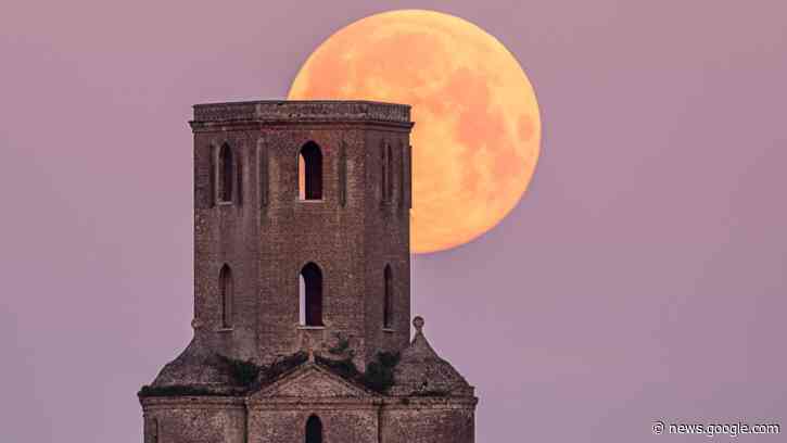 Strawberry supermoon of June rises on Tuesday. Here's what to expect. - Space.com