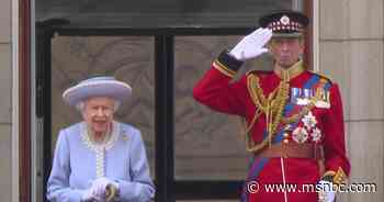 Queen Elizabeth II appears on Buckingham Palace balcony for Platinum Jubilee - MSNBC