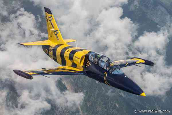 Tom Cruise's Italian voice flies a fighter jet prior to recording Top Gun: Maverick