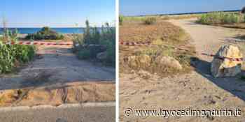 Auto sulla battigia, la polizia locale denuncia la rimozione dei dissuasori - La Voce di Manduria