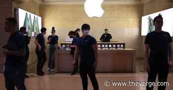 Apple retail workers in New York switch unions - The Verge