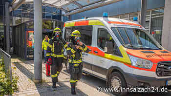 Wegen Rauch: Feuerwehr-Großeinsatz im OP-Trakt der Kreisklinik Burghausen