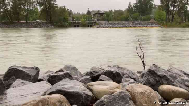 Stretch of Calgary's Memorial Drive closed due to flood concerns