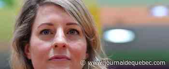 Fonctionnaire canadienne à une fête russe: Joly nie avoir été au courant